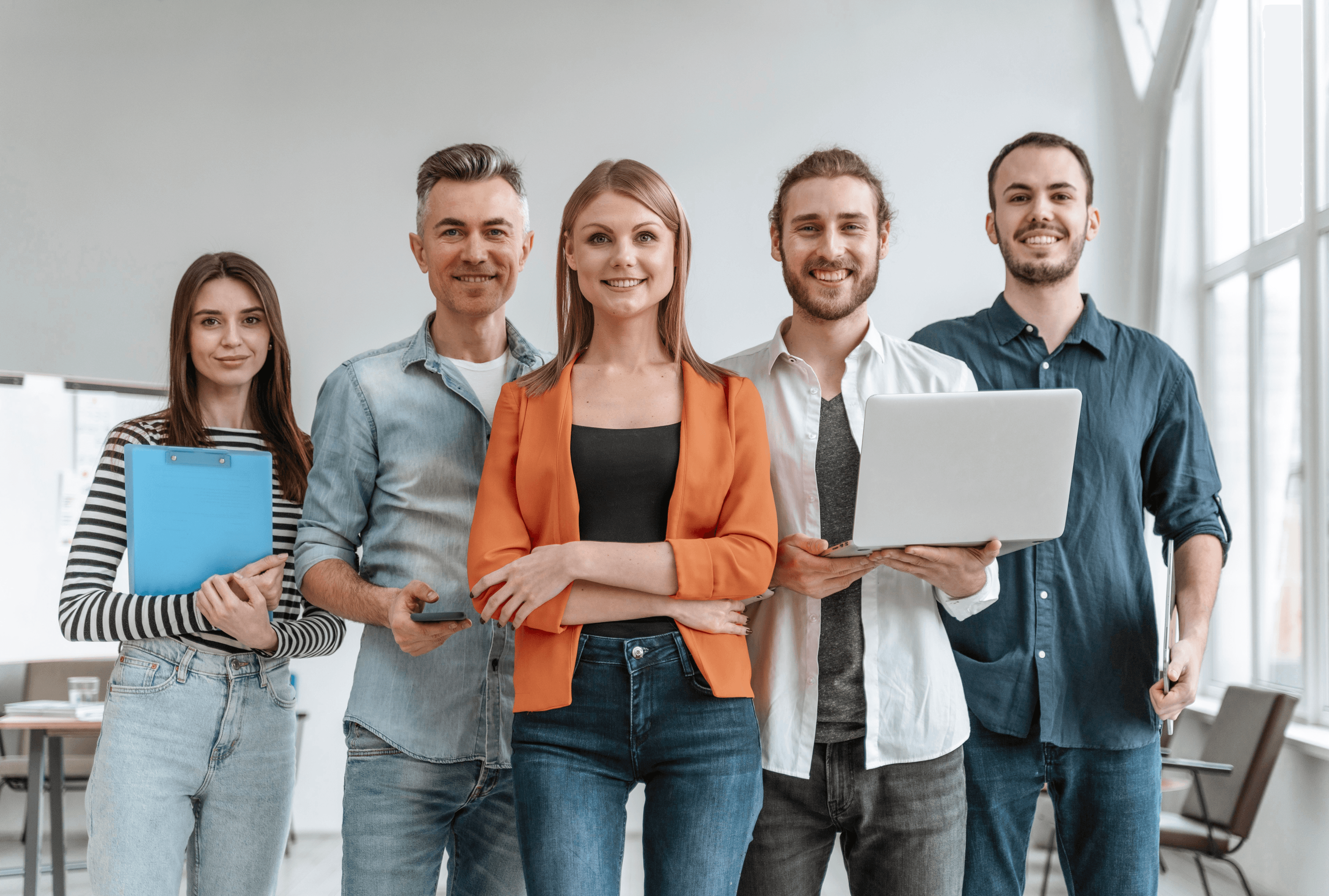 Equipa de consultores da Optimo em ambiente claro