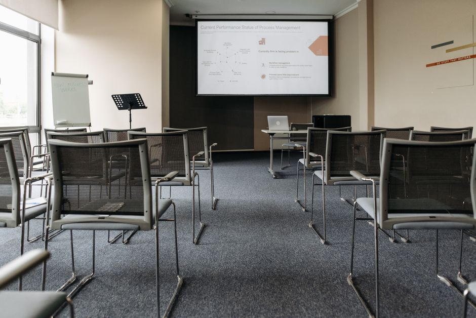 Sessão de formação empresarial em sala